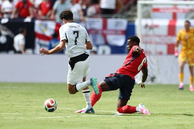 Marc Guà hi of England tackles Matthew Garbett England v New Zealand, International Friendly, Länderspiel, Nationalmannschaft Football, Raymond James Stadium, Tampa, Florida, USA - 06 Jun 2026Tampa Raymond James Stadium Florida (FL) United States of America EDITORIAL USE ONLY No use with unauthorised audio, video, data, fixture lists, club league logos or live services. Online in-match use limited to 120 images, no video emulation. No use in betting, games or single club league player publications. Copyright: xDustinxMarkland Shutterstockx 16912910ap