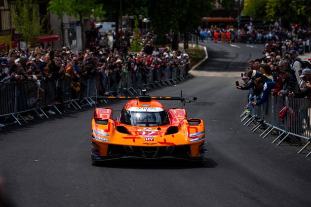 24 HEURES DU MANS 2026 - CITY CENTRE PARADE 17 LOTTERER Andrà (ger), DERANI Pipo (bra), JAUBERT Mathys (fra), Genesis Magma Racing, Genesis GMR-001 17, Hypercar, action during the City Center Parade of the 24 Hours of Le Mans 2026, 3rd round of the 2026 FIA World Endurance Championship, on June 6, 2026 in Le Mans, France - Le MansFrance Copyright: xMariusxHeckerx