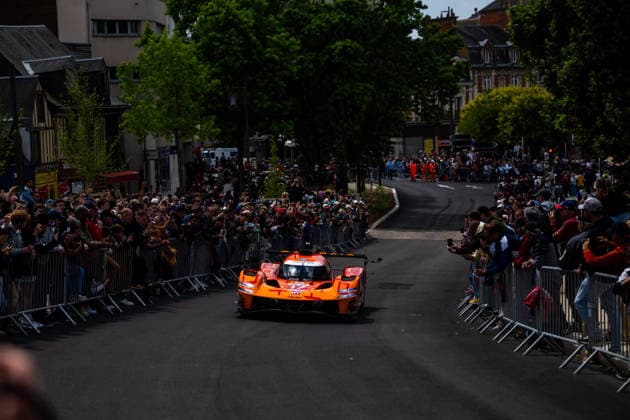 24 HEURES DU MANS 2026 - CITY CENTRE PARADE 17 LOTTERER Andrà (ger), DERANI Pipo (bra), JAUBERT Mathys (fra), Genesis Magma Racing, Genesis GMR-001 17, Hypercar, action during the City Center Parade of the 24 Hours of Le Mans 2026, 3rd round of the 2026 FIA World Endurance Championship, on June 6, 2026 in Le Mans, France - Le MansFrance Copyright: xMariusxHeckerx
