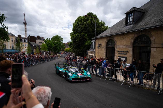 24 HEURES DU MANS 2026 - CITY CENTRE PARADE 007 TINCKNELL Harry (gbr), GAMBLE Tom (gbr), GUNN Ross (gbr), Aston Martin THOR Team, Aston Martin Valkyrie 007, Hypercar, action during the City Center Parade of the 24 Hours of Le Mans 2026, 3rd round of the 2026 FIA World Endurance Championship, on June 6, 2026 in Le Mans, France - Le MansFrance Copyright: xMariusxHeckerx