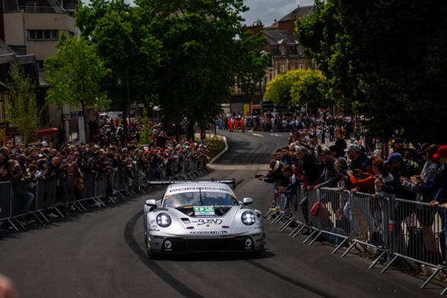 24 HEURES DU MANS 2026 - CITY CENTRE PARADE 92 SHAHIN Yasser (aus), PERA Riccardo (ita), LIETZ Richard (aut), The Bend Manthey, Porsche 911 GT3 R LMGT3 92, LM GT3, action during the City Center Parade of the 24 Hours of Le Mans 2026, 3rd round of the 2026 FIA World Endurance Championship, on June 6, 2026 in Le Mans, France - Le MansFrance Copyright: xMariusxHeckerx
