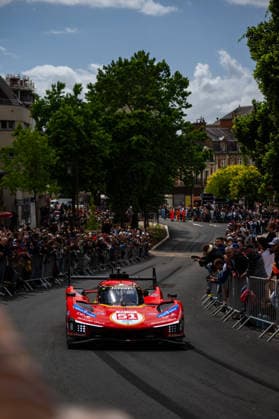 24 HEURES DU MANS 2026 - CITY CENTRE PARADE 51 PIER GUIDI Alessandro (ita), CALADO James (gbr), GIOVINAZZI Antonio (ita), Ferrari AF Corse, Ferrari 499P 51, Hypercar, action during the City Center Parade of the 24 Hours of Le Mans 2026, 3rd round of the 2026 FIA World Endurance Championship, on June 6, 2026 in Le Mans, France - Le MansFrance Copyright: xMariusxHeckerx