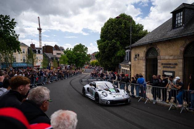 24 HEURES DU MANS 2026 - CITY CENTRE PARADE 92 SHAHIN Yasser (aus), PERA Riccardo (ita), LIETZ Richard (aut), The Bend Manthey, Porsche 911 GT3 R LMGT3 92, LM GT3, action during the City Center Parade of the 24 Hours of Le Mans 2026, 3rd round of the 2026 FIA World Endurance Championship, on June 6, 2026 in Le Mans, France - Le MansFrance Copyright: xMariusxHeckerx