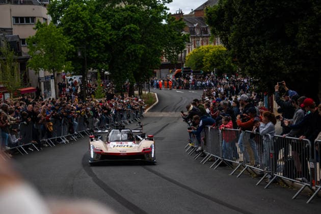 24 HEURES DU MANS 2026 - CITY CENTRE PARADE 12 DELETRAZ Louis (swi), STEVENS Will (gbr), NATO Norman (fra), Cadillac Hertz Team Jota, Cadillac V-Series.R 12, Hypercar, action during the City Center Parade of the 24 Hours of Le Mans 2026, 3rd round of the 2026 FIA World Endurance Championship, on June 6, 2026 in Le Mans, France - Le MansFrance Copyright: xMariusxHeckerx