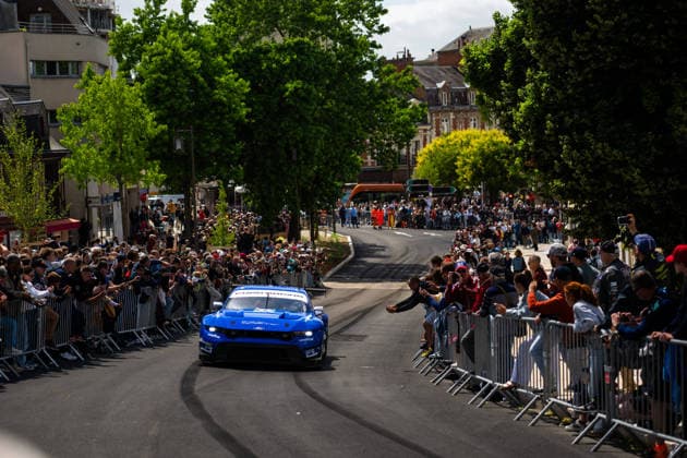 24 HEURES DU MANS 2026 - CITY CENTRE PARADE 77 POWELL Eric (usa), TUCK Ben (gbr), PRIAULX Sebastian (gbr), Proton Competition, Ford Mustang LMGT3 77, LM GT3, action during the City Center Parade of the 24 Hours of Le Mans 2026, 3rd round of the 2026 FIA World Endurance Championship, on June 6, 2026 in Le Mans, France - Le MansFrance Copyright: xMariusxHeckerx