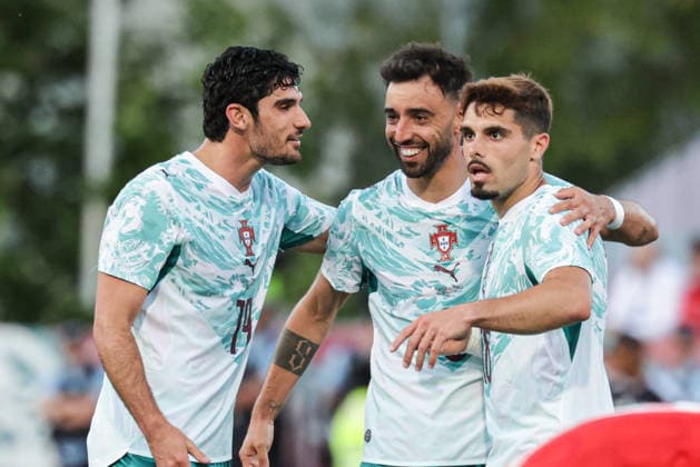 Friendly match Portugal Chile, at Estadio Nacional do Jamor city of Oeiras Portugal, June 6, 2026, Oeiras, Portugal Portugal Portugal celebrates scoring to make it 2 0 , Goncalo Guedes Portugal ,19 , Bruno Fernandes Portugal ,8 , Pedro Neto Portugal ,18 Copyright: HMBxMedia FernandoxSoares