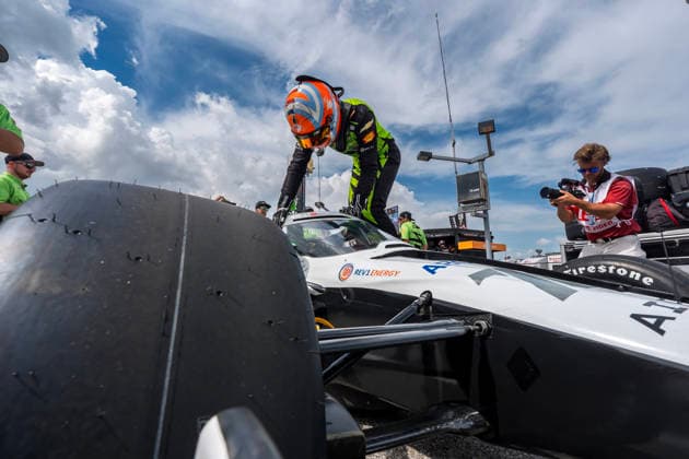 June 6, 2026, Madison, Illinois, USA: IndyCar, Indy Car, IRL, USA SERIES driver, RINUS VEEKAY (76) (NLD) of Hoofddorp, Netherlands, qualifies for the Bommarito Automotive Group 500 at World Wide Technology Raceway in MADISON, Illinois, USA. INDYCAR SERIES: June 06, 2026: Bommarito Automotive Group 500: Rinus VeeKay - ZUMAa161 20260606_aaa_a161_036 Copyright: xWalterxArce GMGx