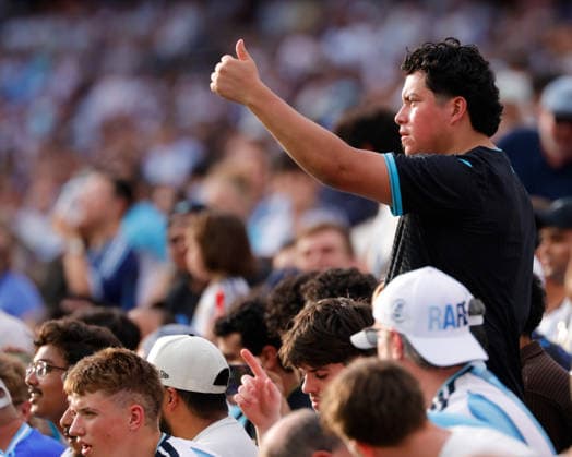 June 6, 2026, College Station, Texas, USA: An Argentina fan gives a thumbs up during an International Friendly, Länderspiel, Nationalmannschaft soccer match between Argentina and Honduras at Kyle Field in College Station, TX, Saturday, June 6, 2026. Soccer 2026: Argentina 2:0 Honduras - ZUMAa325 20260606_zsa_a325_010 Copyright: xDavidxBalleringxIix