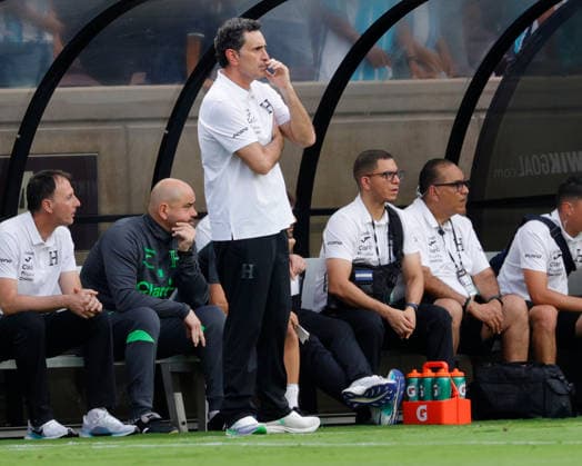 June 6, 2026, College Station, Texas, USA: Honduras head coach JOSE FRANCISCO MOLINA looks on during an International Friendly, Länderspiel, Nationalmannschaft soccer match between Argentina and Honduras at Kyle Field in College Station, TX, Saturday, June 6, 2026. Soccer 2026: Argentina 2:0 Honduras - ZUMAa325 20260606_zsa_a325_017 Copyright: xDavidxBalleringxIix