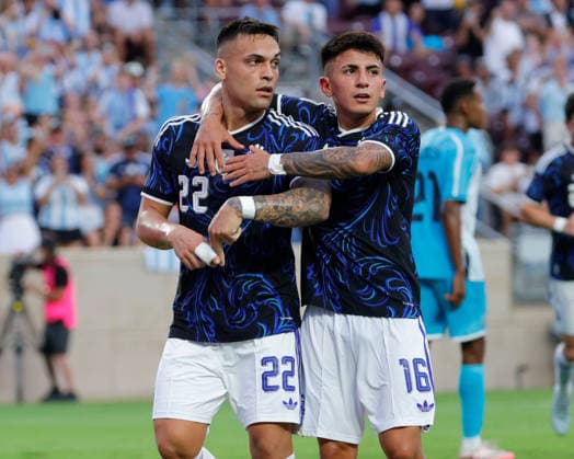 June 6, 2026, College Station, Texas, USA: Argentina forward LAUTARO MARToÂNEZ (22) celebrates a goal with Argentina forward THIAGO ALMADA (16) during an International Friendly, Länderspiel, Nationalmannschaft soccer match between Argentina and Honduras at Kyle Field in College Station, TX, Saturday, June 6, 2026. Soccer 2026: Argentina 2:0 Honduras - ZUMAa325 20260606_zsa_a325_033 Copyright: xDavidxBalleringxIix