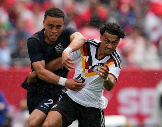 Sergino Dest USA, 2 vs Nathaniel Brown Germany, 18 USA, United States vs Germany, International Soccer, Friendly, 06 06 2026 USA, United States vs Germany, International Soccer, Friendly, 06 06 2026 Chicago Copyright: xEibner-Pressefoto ScottxColemanx EP_SCN
