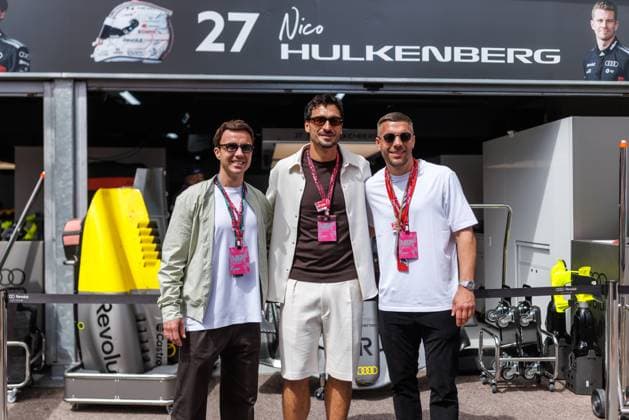 Mario Goetze, Matt Hummels and Lukas Podolski in front of the pit of Nico Huelkenberg Audi Revolut F1 Team, 27 , Monaco Grand Prix, Motorsport, Formula 1, 2026 season, 07 06 2026 Monaco Grand Prix, Motorsport, Formula 1, 2026 season, 07 06 2026 Copyright: xEibner-Pressefoto AlexanderxNeisx EP_ANS