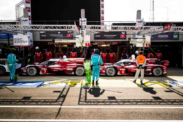 24 HEURES DU MANS 2026 - TEST DAY 08 BUEMI Sà bastien (swi), HARTLEY Brendon (nzl), HIRAKAWA Ryo (jpn), Toyota Racing, Toyota TR010 Hybrid 08, Hypercar, 07 CONWAY Mike (gbr), KOBAYASHI Kamui (jpn), DE VRIES Nyck (nld), Toyota Racing, Toyota TR010 Hybrid 07, Hypercar, pitlane, pitstop, arrêt aux stands, mechanic, mecanicien during the Test Day of the 24 Hours of Le Mans 2026, 3rd round of the 2026 FIA World Endurance Championship, on June 7, 2026 on the Circuit des 24 Heures du Mans in Le Mans, France - Le MansFrance Copyright: xCharlyxLopezx