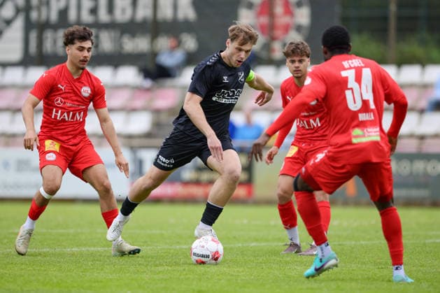 Mats Klüver SV Todesfelde, 10 on the ball, single picture, full body, action, action, game scene, 07 06 2026, Bremen Germany , football, promotion round Regionalliga Nord, 1 FC Germania Egestorf Langreder SV Todesfelde xobx