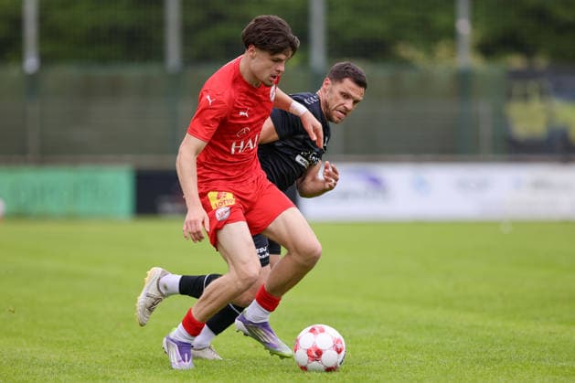 from left Finn Hoffmann 1 FC Germania Egestorf Langreder, 9 and Mirko Boland SV Todesfelde, 31 in duel, duel, dynamics, action, action, match scene, 07 06 2026, Bremen Germany , football, promotion round Regionalliga Nord, 1 FC Germania Egestorf Langreder SV Todesfelde xobx