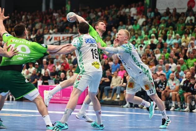 Dominik Mappes HSG Wetzlar, 07 in duel with Elvar Oern Jonsson SC Magdeburg, 19, left and Magnus Saugstrup SC Magdeburg, 23 GER, HSG Wetzlar vs SC Magdeburg, Handball, 1 Bundesliga, Matchday 34, Season 2025 2026, 07 06 2026 GER, HSG Wetzlar vs SC Magdeburg, Handball, 1 Bundesliga, Matchday 34, Season 2025 2026, 07 06 2026 Wetzlar Copyright: xEibner-Pressefoto RenexWeissx EP_RWS
