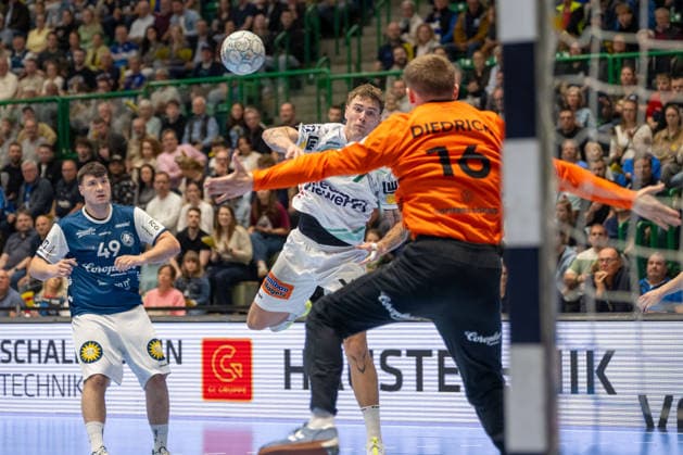 Victor Kloeve FRISCH AUF Goeppingen, 07 vs Lukas Diedrich Bergischer HC 06, 16 Bergischer HC vs Frisch Auf Goeppingen, Handball, DAIKIN HBL, 34 Matchday, Season 2025 2026, 07 06 2026 Bergischer HC vs Frisch Auf Goeppingen, Handball, DAIKIN HBL, 34 Matchday, Season 2025 2026, 07 06 2026 Wuppertal Copyright: xEibner-Pressefoto ThomasxHaeslerx EP_THR