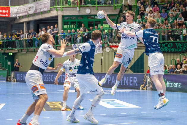 duel between Victor Kloeve FRISCH AUF Goeppingen, 07 and Johannes Wasielewski Bergischer HC 06, 77 Bergischer HC vs Frisch Auf Goeppingen, Handball, DAIKIN HBL, Matchday 34, Season 2025 2026, 07 06 2026 Bergischer HC vs Frisch Auf Goeppingen, Handball, DAIKIN HBL, Matchday 34, Season 2025 2026, 07 06 2026 Wuppertal Copyright: xEibner-Pressefoto ThomasxHaeslerx EP_THR