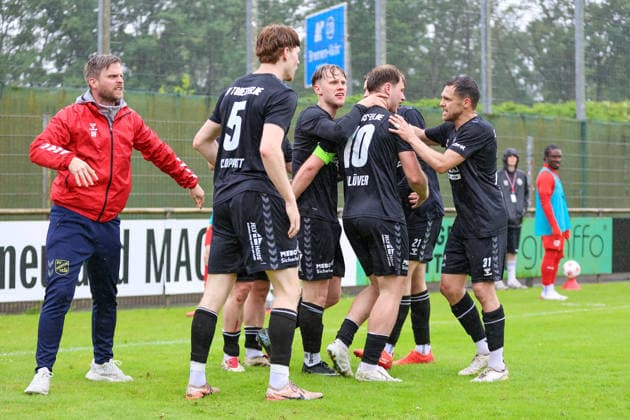 SV Todesfelde players with goal celebration, cheering, jubilant, optimistic, game scene, highlight, joy about the goal to 0 1, 07 06 2026, Bremen Germany , football, promotion round Regionalliga Nord, 1 FC Germania Egestorf Langreder SV Todesfelde xobx