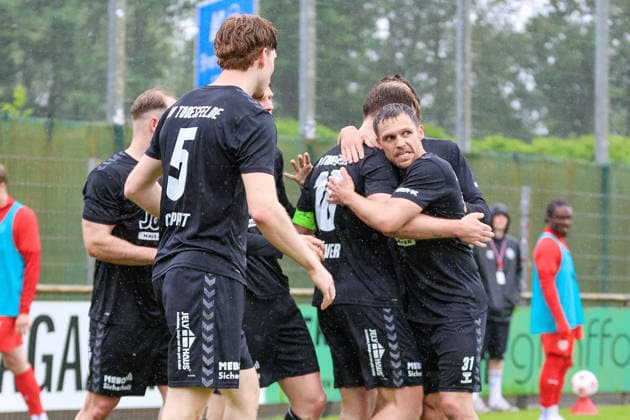 SV Todesfelde players with goal celebration, cheering, jubilant, optimistic, game scene, highlight, joy about the goal to 0 1, 07 06 2026, Bremen Germany , football, promotion round Regionalliga Nord, 1 FC Germania Egestorf Langreder SV Todesfelde xobx
