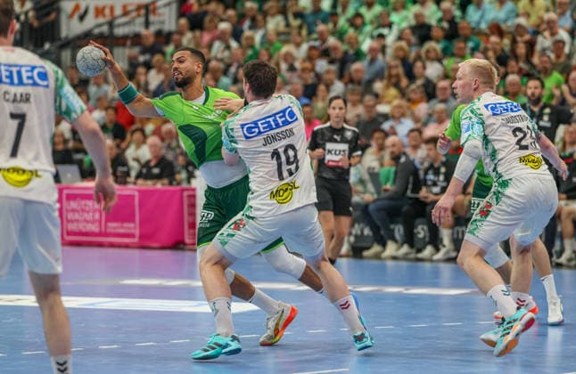 GER, Wetzlar, HSG Wetzlar vs SC Magdeburg, Daikin Handball Bundesliga, Handball, HBL, Season 2025 2026, Buderus Arena Wetzlar, 34 Matchday in the picture from l Philipp Ahouansou HSG Wetzlar 19 , Elvar Örn Jonsson SC Magdeburg 19 DFB DFL REGULATIONS PROHIBIT ANY USE OF PHOTOGRAPHS AS IMAGE SEQUENCES AND OR QUASI VIDEO, 07 06 2026 Copyright: HMBxMedia HendrikxHamelau