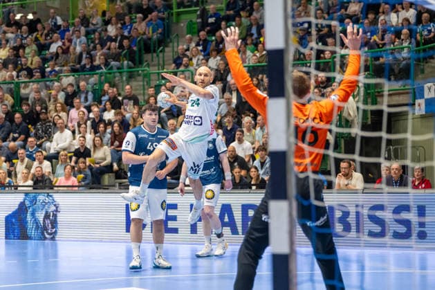 Marcel Schiller FRISCH AUF Goeppingen, 24 hits against Lukas Diedrich Bergischer HC 06, 16 Bergischer HC vs Frisch Auf Goeppingen, Handball, DAIKIN HBL, 34 Matchday, Season 2025 2026, 07 06 2026 Bergischer HC vs Frisch Auf Goeppingen, Handball, DAIKIN HBL, 34 Matchday, Season 2025 2026, 07 06 2026 Wuppertal Copyright: xEibner-Pressefoto ThomasxHaeslerx EP_THR