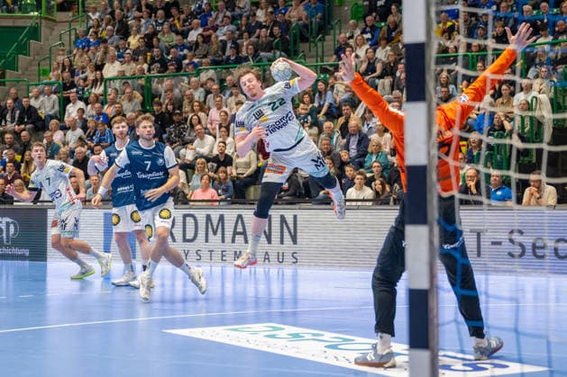 Erik Persson FRISCH AUF Goeppingen, 22 goes up for the throw Bergischer HC vs Frisch Auf Goeppingen, Handball, DAIKIN HBL, Matchday 34, Season 2025 2026, 07 06 2026 Bergischer HC vs Frisch Auf Goeppingen, Handball, DAIKIN HBL, Matchday 34, Season 2025 2026, 07 06 2026 Wuppertal Copyright: xEibner-Pressefoto ThomasxHaeslerx EP_THR