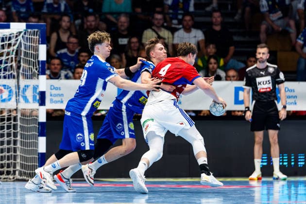 07 06 2026, GER, Handball, Men, Season 25 26, Daikin 1 Bl, 34 Matchday, ThSV Eisenach HSV Hamburg Handball Sport Verein Hamburg Andreas Magaard Handball Sport Verein Hamburg , Oskar Joelsson ThSV Eisenach,3 , Tillman Leu ThSV Eisenach,99 99817 Eisenach Werner Assmann Halle Am Sportp Thueringen Germany