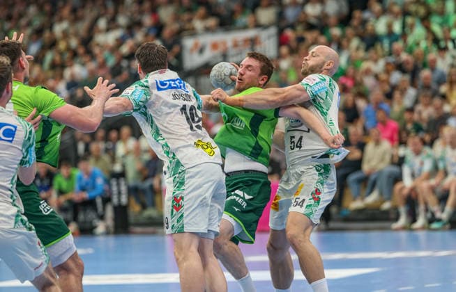 GER, Wetzlar, HSG Wetzlar vs SC Magdeburg, Daikin Handball Bundesliga, Handball, HBL, Spielzeit 2025 2026, Buderus Arena Wetzlar, 34 Spieltag im Bild v l Elvar Örn Jonsson SC Magdeburg 19 , Dominik Mappes HSG Wetzlar 7 , Oscar Bergendahl SC Magdeburg 54 DFB DFL REGULATIONS PROHIBIT ANY USE OF PHOTOGRAPHS AS IMAGE SEQUENCES AND OR QUASI VIDEO, 07 06 2026 Copyright: HMBxMedia HendrikxHamelau