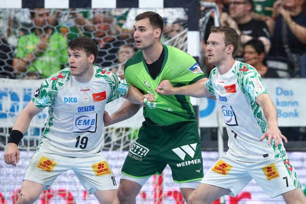 07 06 2026, xtgx, Handball, Daikin HBL, HSG Wetzlar SC Magdeburg v l Elvar Orn Jonsson Magdeburg, 19 , Josip Simic Wetzlar, 10 , Felix Claar Magdeburg, 7 duel, duel, fight, tackle Wetzlar