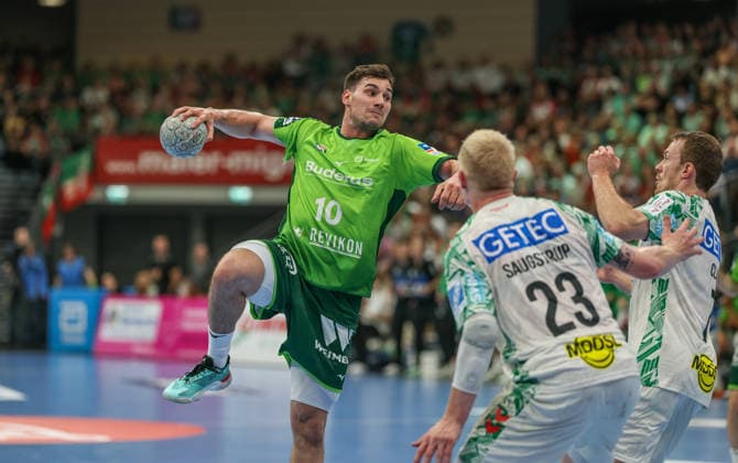 GER, Wetzlar, HSG Wetzlar vs SC Magdeburg, Daikin Handball Bundesliga, Handball, HBL, Season 2025 2026, Buderus Arena Wetzlar, 34 Matchday in picture f l Josip Simic HSG Wetzlar 10 , Magnus Saugstrup SC Magdeburg 23 DFB DFL REGULATIONS PROHIBIT ANY USE OF PHOTOGRAPHS AS IMAGE SEQUENCES AND OR QUASI VIDEO, 07 06 2026 Copyright: HMBxMedia HendrikxHamelau
