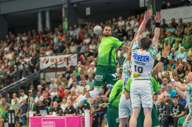 GER, Wetzlar, HSG Wetzlar vs SC Magdeburg, Daikin Handball Bundesliga, Handball, HBL, Season 2025 2026, Buderus Arena Wetzlar, 34 Matchday in the picture from l Philipp Ahouansou HSG Wetzlar 19 , Elvar Örn Jonsson SC Magdeburg 19 DFB DFL REGULATIONS PROHIBIT ANY USE OF PHOTOGRAPHS AS IMAGE SEQUENCES AND OR QUASI VIDEO, 07 06 2026 Copyright: HMBxMedia HendrikxHamelau