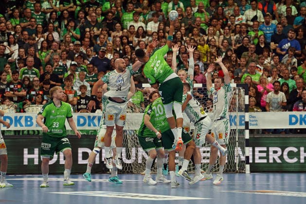 07 06 2026, xovx, Handball Daikin Handball Bundesliga, HSG Wetzlar SC Magedeburg v l Georg Löwen HSG Wetzlar , m34, Justin Müller HSG Wetzlar , Cyrill Akakpo HSG Wetzlar , Philipp Ahouansou HSG Wetzlar , Magnus Saugstrup SC Magdeburg , Lukas Mertens SC Magdeburg , Felix Claar SC Magdeburg Wetzlar Buderus Arena Hessen Germany EN