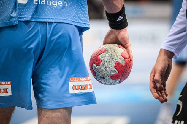 Feature, Symbol Handball in Players Hands Erlangen GER, TVB Stuttgart HC Erlangen, DAIKIN HBL, Handball, Bundesliga, 34 Matchday, Season 2025 2026, 07 06 2026 GER, TVB Stuttgart HC Erlangen, DAIKIN HBL, Handball, Bundesliga, 34 Matchday, Season 2025 2026, 07 06 2026 Stuttgart Copyright: xSandyxDinkelackerx EP_SDR