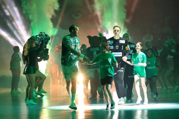 DEU, DHB, 1 HBL, Fuechse Berlin vs Flensburger Handewitt, 07 06 2026, Max Schmeling Halle, Berlin, DEU, DHB, 1 HBL, Fuechse Berlin vs Flensburger Handewitt, in the picture Fuechse player circle, Max Darj Fuechse Berlin 5 , Lasse Ludwig Fuechse Berlin 1 nordphotoxGmbHx xEngler nph00076