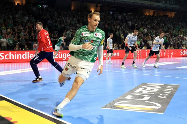 DEU, DHB, 1 HBL, Fuechse Berlin vs Flensburger Handewitt, 07 06 2026, Max Schmeling Halle, Berlin, DEU, DHB, 1 HBL, Fuechse Berlin vs Flensburger Handewitt, in the picture Mathias Gidsel Fuechse Berlin 19 , Benjamin Buric Flensburg Handewitt 1 nordphotoxGmbHx xEngler nph00076