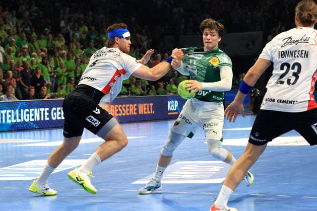 DEU, DHB, 1 HBL, Fuechse Berlin vs Flensburger Handewitt, 07 06 2026, Max Schmeling Halle, Berlin, DEU, DHB, 1 HBL, Fuechse Berlin vs Flensburger Handewitt, in the picture Nils Lichtlein Fuechse Berlin 17 , Johannes Golla Flensburg Handewitt 4 nordphotoxGmbHx xEngler nph00076