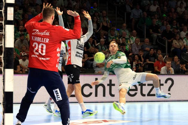 DEU, DHB, 1 HBL, Fuechse Berlin vs Flensburger Handewitt, 07 06 2026, Max Schmeling Halle, Berlin, DEU, DHB, 1 HBL, Fuechse Berlin vs Flensburger Handewitt, in the picture Mathias Gidsel Fuechse Berlin 19 , Kevin Moeller Flensburg Handewitt 20 nordphotoxGmbHx xEngler nph00076
