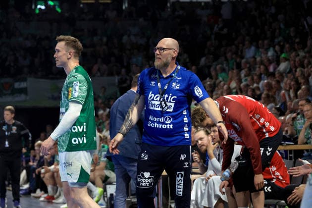 DEU, DHB, 1 HBL, Fuechse Berlin vs Flensburger Handewitt, 07 06 2026, Max Schmeling Halle, Berlin, DEU, DHB, 1 HBL, Fuechse Berlin vs Flensburger Handewitt, in the picture Lasse Andersson Fuechse Berlin 11 , Coach Ales Pajovic Flensburg Handewitt nordphotoxGmbHx xEngler nph00076