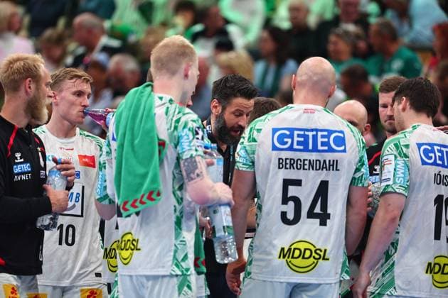 Bennet Wiegert SC Magdeburg, Head coach gives instructions during timeout GER, HSG Wetzlar vs SC Magdeburg, Handball, 1 Bundesliga, Matchday 34, Season 2025 2026, 07 06 2026 GER, HSG Wetzlar vs SC Magdeburg, Handball, 1 Bundesliga, Matchday 34, Season 2025 2026, 07 06 2026 Wetzlar Copyright: xEibner-Pressefoto RenexWeissx EP_RWS