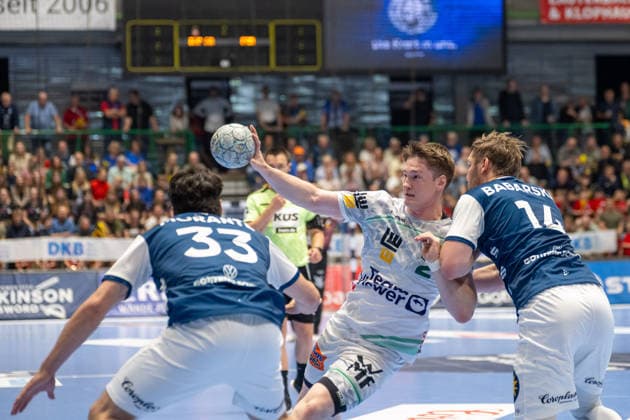 Duel between Oskar Neudeck FRISCH AUF Goeppingen, 02 and Gerdas Barbarskas Bergischer HC 06, 14 Bergischer HC vs Frisch Auf Goeppingen, Handball, DAIKIN HBL, 34 Matchday, Season 2025 2026, 07 06 2026 Bergischer HC vs Frisch Auf Goeppingen, Handball, DAIKIN HBL, 34 Matchday, Season 2025 2026, 07 06 2026 Wuppertal Copyright: xEibner-Pressefoto ThomasxHaeslerx EP_THR