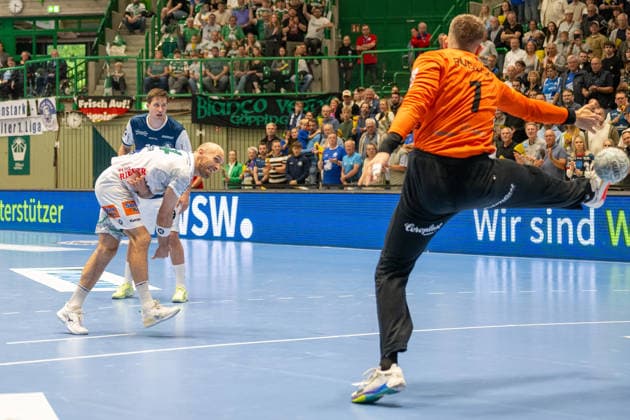 Marcel Schiller FRISCH AUF Goeppingen, 24 fails to score against Christopher Rudeck Bergischer HC 06, 01 Bergischer HC vs Frisch Auf Goeppingen, Handball, DAIKIN HBL, Matchday 34, Season 2025 2026, 07 06 2026 Bergischer HC vs Frisch Auf Goeppingen, Handball, DAIKIN HBL, Matchday 34, Season 2025 2026, 07 06 2026 Wuppertal Copyright: xEibner-Pressefoto ThomasxHaeslerx EP_THR