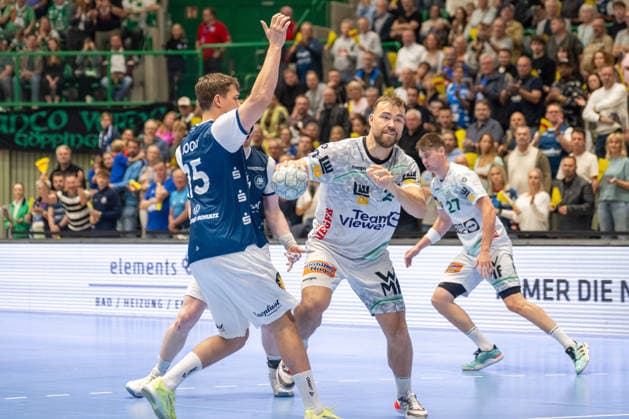 duel between Lars Mitchell Kooij Bergischer HC 06, 15 and Ludvig Jurmala Astroem FRISCH AUF Goeppingen, 25 Bergischer HC vs Frisch Auf Goeppingen, Handball, DAIKIN HBL, Matchday 34, Season 2025 2026, 07 06 2026 Bergischer HC vs Frisch Auf Goeppingen, Handball, DAIKIN HBL, Matchday 34, Season 2025 2026, 07 06 2026 Wuppertal Copyright: xEibner-Pressefoto ThomasxHaeslerx EP_THR