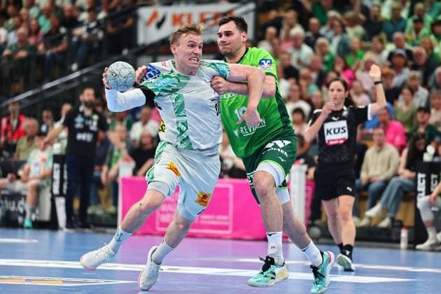 Josip Simic HSG Wetzlar, 10 in duel with Gisli Thorgeir Kristjansson SC Magdeburg, 10 GER, HSG Wetzlar vs SC Magdeburg, Handball, 1 Bundesliga, Matchday 34, Season 2025 2026, 07 06 2026 GER, HSG Wetzlar vs SC Magdeburg, Handball, 1 Bundesliga, Matchday 34, Season 2025 2026, 07 06 2026 Wetzlar Copyright: xEibner-Pressefoto RenexWeissx EP_RWS