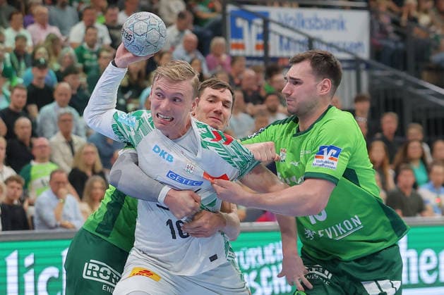 07 06 2026, xtgx, Handball, Daikin HBL, HSG Wetzlar SC Magdeburg v l Jona Schoch Wetzlar, 22 , Gisli Thorgeir Kristjansson Magdeburg, 10 , Josip Simic Wetzlar, 10 duel, fight, tackle Wetzlar