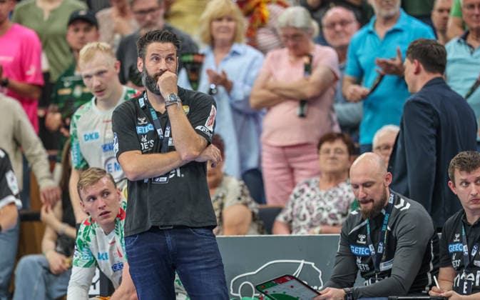 GER, Wetzlar, HSG Wetzlar vs SC Magdeburg, Daikin Handball Bundesliga, Handball, HBL, Season 2025 2026, Buderus Arena Wetzlar, 34 Matchday in picture Bennet Wiegert Coach SC Magdeburg , reflective, emotions DFB DFL REGULATIONS PROHIBIT ANY USE OF PHOTOGRAPHS AS IMAGE SEQUENCES AND OR QUASI VIDEO, 07 06 2026 Copyright: HMBxMedia HendrikxHamelau