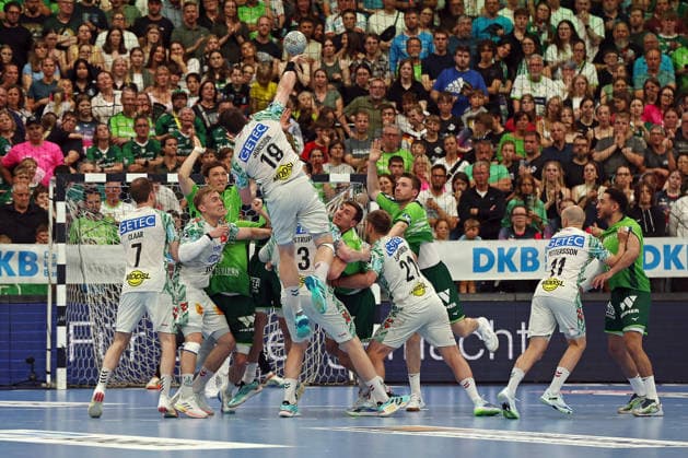 07 06 2026, xovx, Handball Daikin Handball Bundesliga, HSG Wetzlar SC Magedeburg v l Felix Claar SC Magdeburg , Gisli Thorgeir Kristjansson SC Magdeburg , Justin Müller HSG Wetzlar , Elvar Örn Jonsson SC Magdeburg , Magnus Saugstrup SC Magdeburg , Jona Schoch HSG Wetzlar , Albin Lagergren SC Magdeburg , Dominik Mappes HSG Wetzlar , Daniel Pettersson SC Magdeburg , Ahmet Nafea HSG Wetzlar Wetzlar Buderus Arena Hessen Germany EN