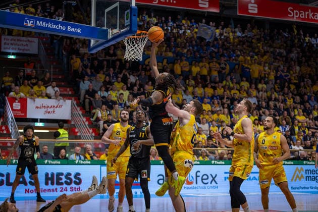 Tim Uhlemann Phoenix Hagen, 21 Tyrel Maurice Morgan Bozic Estriche Knights Kirchheim, 11 Phillip Montreal Russell Bozic Estriche Knights Kirchheim, 01 Fabian Bleck Phoenix Hagen, 10 Bjarne Kraushaar Phoenix Hagen, 04 Marcus Henri Graves Phoenix Hagen, 00 GER, Phoenix Hagen vs Bozic Estriche Knights Kirchheim, BARMER 2 Basketball Bundesliga, Playoffs Final Game 2, Season 2025 2026, 07 06 2026 GER, Phoenix Hagen vs Bozic Estriche Knights Kirchheim, BARMER 2 Basketball Bundesliga, Playoffs Final Game 2, Season 2025 2026, 07 06 2026 Hagen Copyright: xEibner-Pressefoto NinaxSanderx EP_NSR