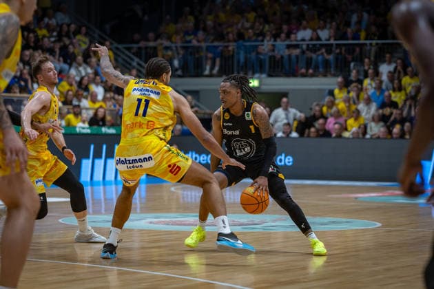 Marvin Omonigho Omuvwie Phoenix Hagen, 11 Phillip Montreal Russell Bozic Estriche Knights Kirchheim, 01 GER, Phoenix Hagen vs Bozic Estriche Knights Kirchheim, BARMER 2 Basketball Bundesliga, Playoffs Final Game 2, Season 2025 2026, 07 06 2026 GER, Phoenix Hagen vs Bozic Estriche Knights Kirchheim, BARMER 2 Basketball Bundesliga, Playoffs Final Game 2, Season 2025 2026, 07 06 2026 Hagen Copyright: xEibner-Pressefoto NinaxSanderx EP_NSR