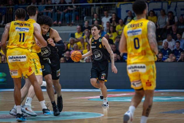 Marvin Omonigho Omuvwie Phoenix Hagen, 11 Tylan James Pope Bozic Estriche Knights Kirchheim, 09 Gian Bahattin Aydinoglu Bozic Estriche Knights Kirchheim, 04 GER, Phoenix Hagen vs Bozic Estriche Knights Kirchheim, BARMER 2 Basketball Bundesliga, Playoffs Final Game 2, Season 2025 2026, 07 06 2026 GER, Phoenix Hagen vs Bozic Estriche Knights Kirchheim, BARMER 2 Basketball Bundesliga, Playoffs Final Game 2, Season 2025 2026, 07 06 2026 Hagen Copyright: xEibner-Pressefoto NinaxSanderx EP_NSR